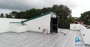 Modern Three-Story Luxury Home with Rooftop Retreat – Makandana