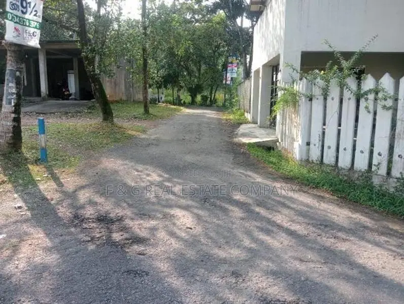 Highly Valuable Land Plots Sale In Athurugiriya Town
