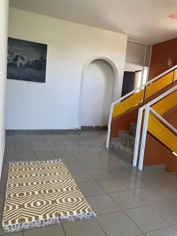 5 Bedroom House for Lease in Colombo 08 (EM032AC)