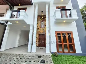 Boralesgamuwa Architecture Designed Super Luxury Three Story House