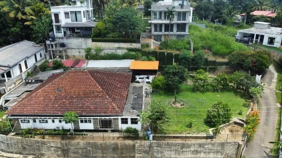 Spacious Luxury Bungalow for Sale in Asiri Gardens, Pilimathalawa