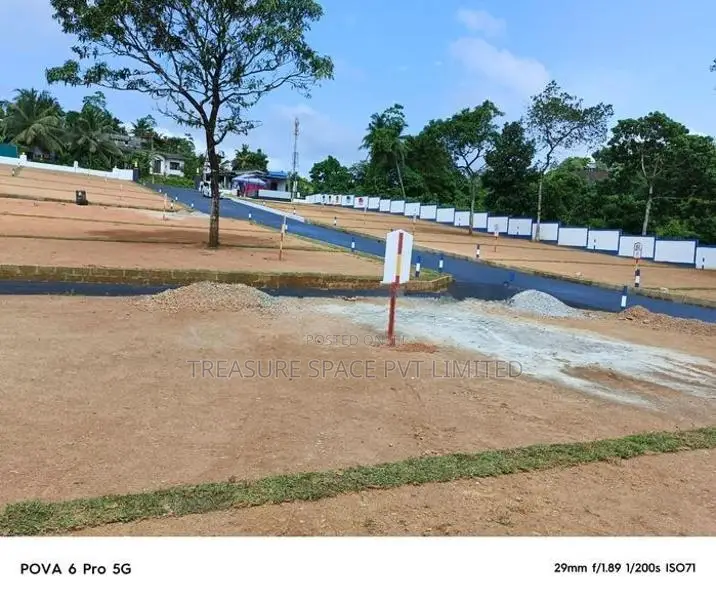 Land for Sale at Homagama Near High-Level Road