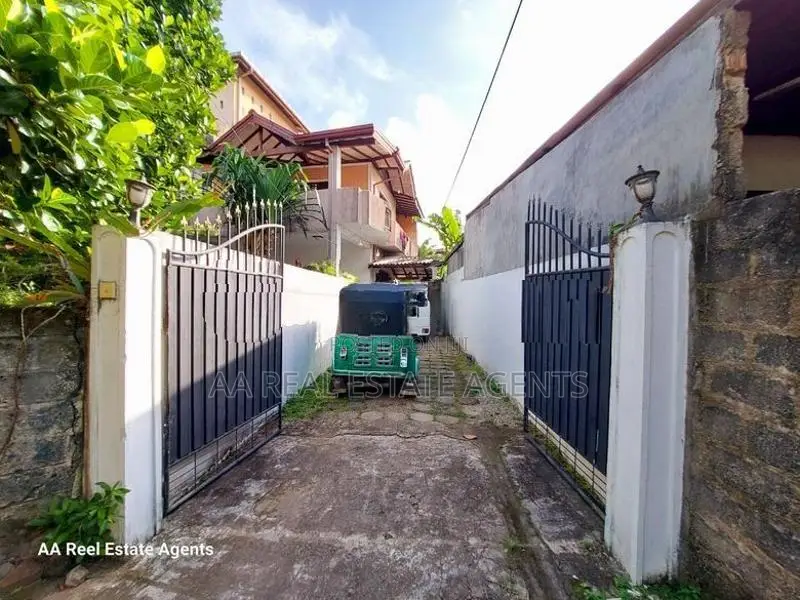 Two Storey House for Sale in Wellampitiya