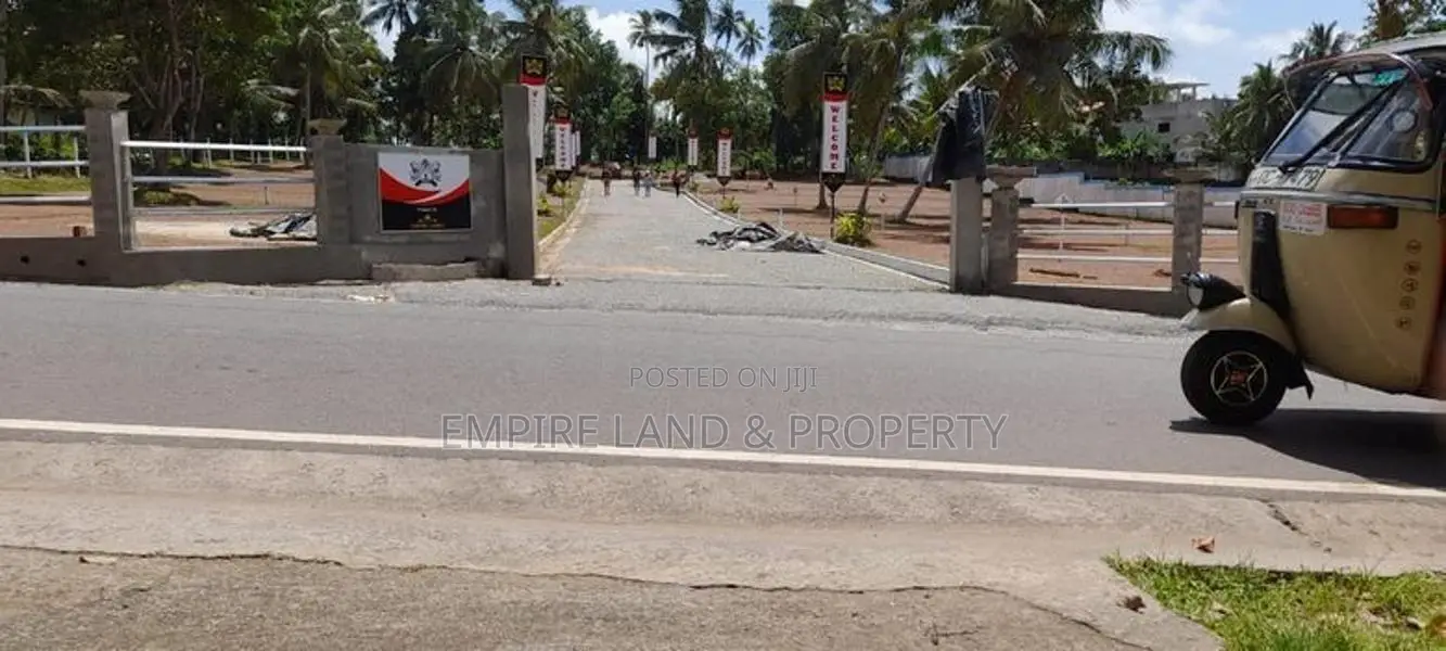 Land for Sale in Kandana Ganemulla 276 Road Commercial Plots