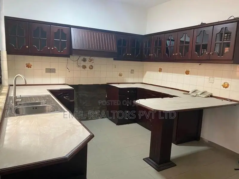 5 Bedroom House for sale in Colombo 08 (EM035AC)
