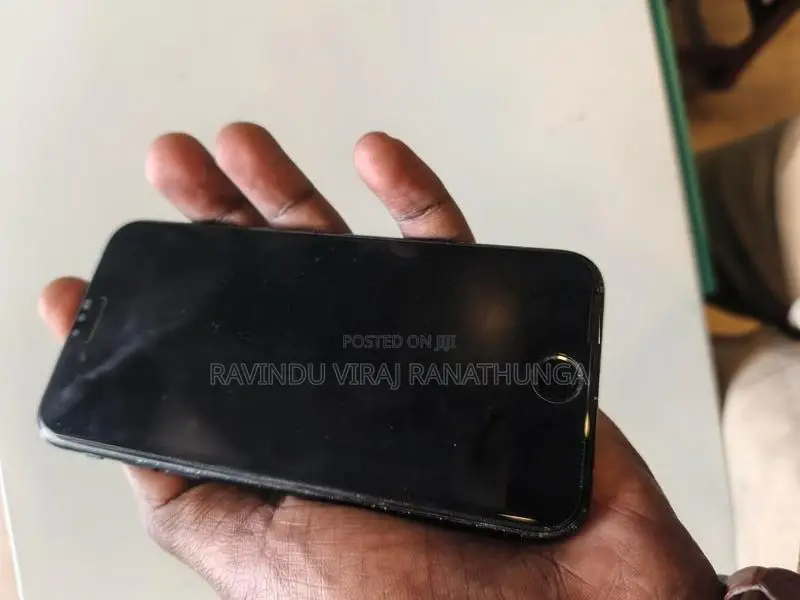 Apple iPhone 7 (Used)
