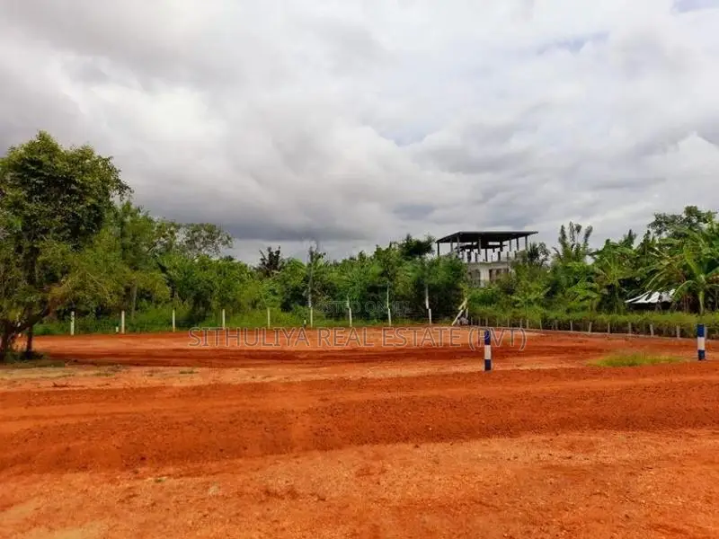 අනුරාධපුර නගරසභා සීමාවෙන් බිම් කොටස්