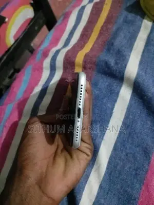 Apple iPhone SE 2 (Used)