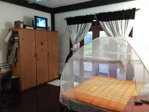 Commercial Storage Hall with House for Sale in Nawalapitiya