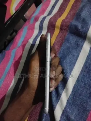 Apple iPhone SE 2 (Used)