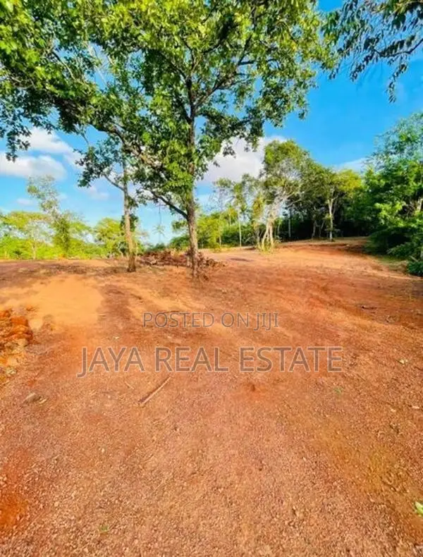 Rekawa දකුණෙන් බිම් කොටසක්