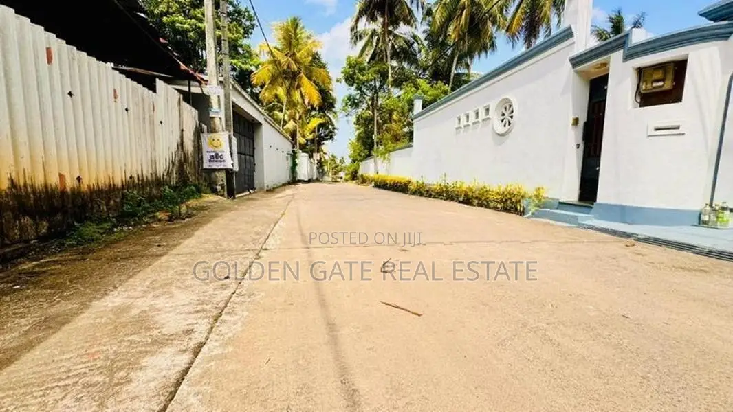 Kadawatha Ganemulla Road Land for Sale
