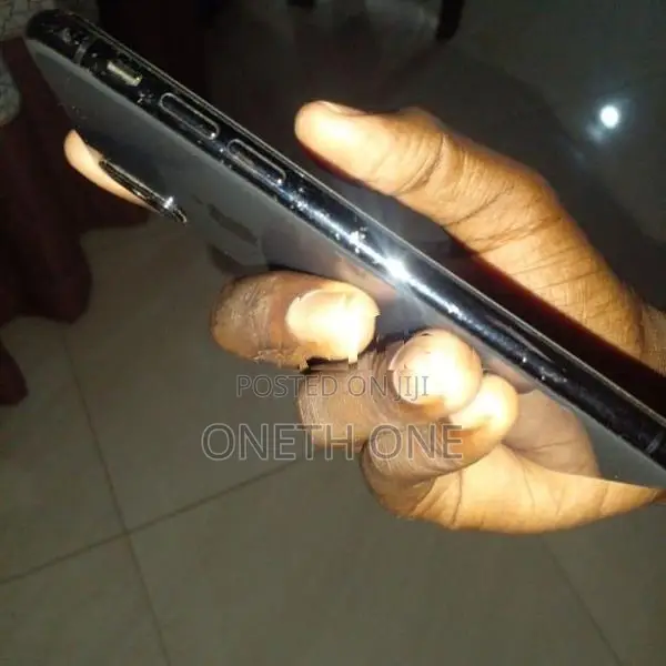 Apple iPhone X (Used)