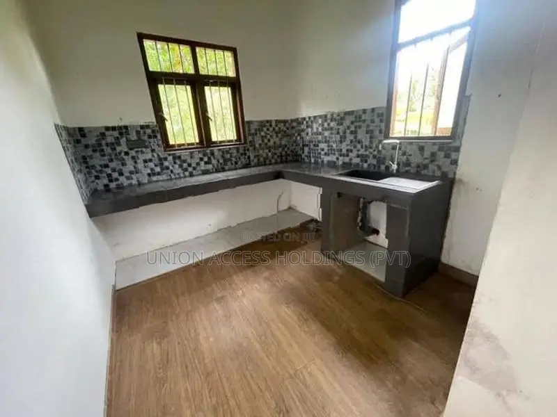 කුරුණෑගල පැල්ලන්දෙනිය කීනගස්පිටිය පාර පේන දුරින් නිවසක් විකිණීමට