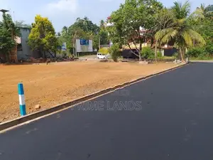 ගාල්ල බද්දෙගම පුධාන පාරට මුහුණලා