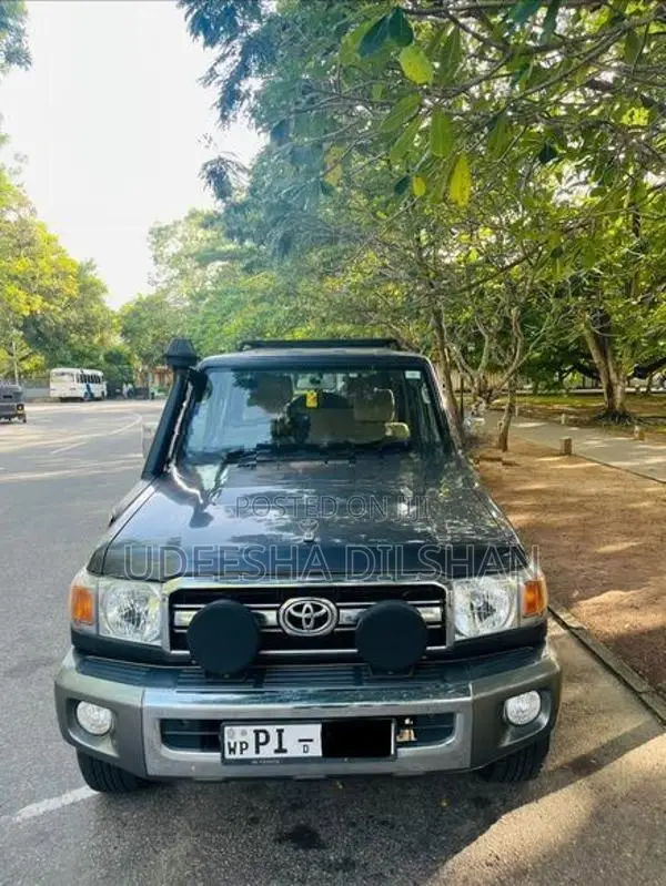Toyota Land Cruiser 79 2018