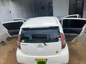 Toyota Passo 2005