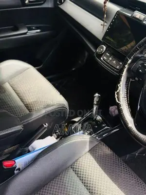 Toyota Axio Hybrid WXB 2016