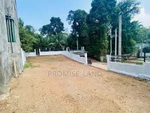 හිරණට ලගම ඉඩමක් M21