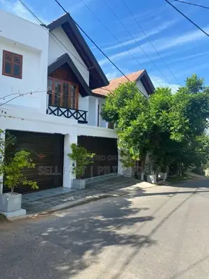 Villa type luxury house with pool Nawala