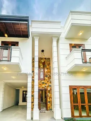 Boralesgamuwa Junction, Super Luxury 3 Storied House for Sale