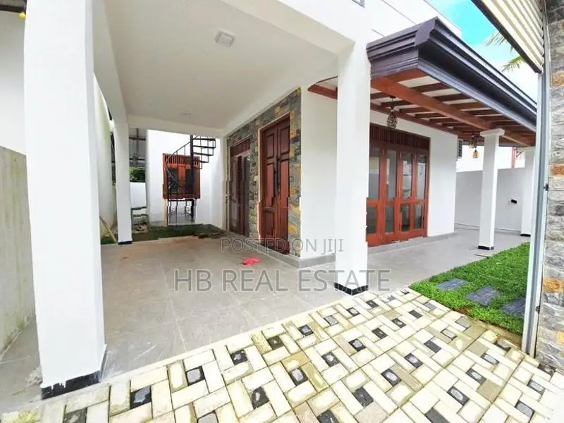 Newly Build Luxury Single Story House For Sale Kiriwaththuduwa
