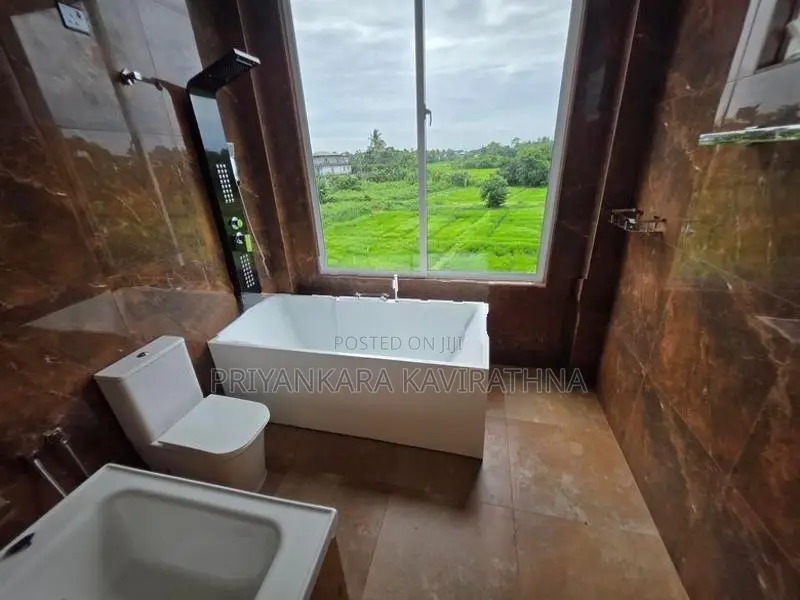 Boralesgamuwa Junction, Super Luxury 3 Storied House for Sale
