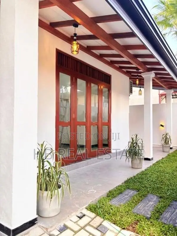Newly Build Luxury Single Story House For Sale Kiriwaththuduwa