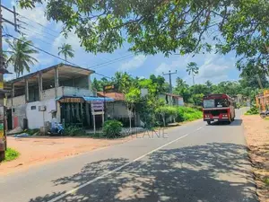 ප්‍රධාන මාර්ගයට 500m දෙවලපොළ පංසල් හංදියෙන් බිම් කොටසක් SA 14616