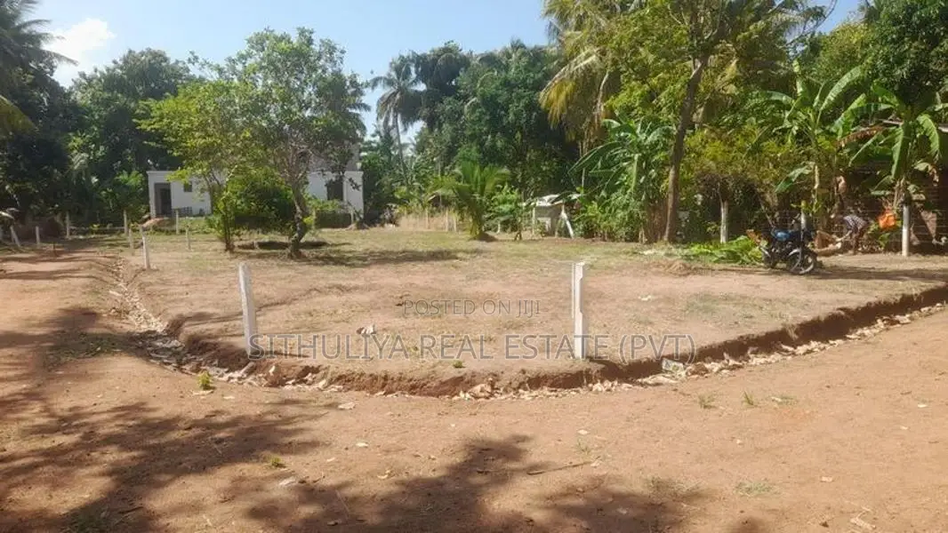 අනුරාධපුරයෙන් සින්නක්කර බිම් කොටස්