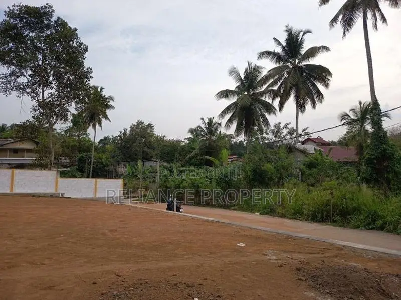 Homagama ප්‍රධාන මාර්ගයට අතේ දුරින් නේවාසික ඉඩම්