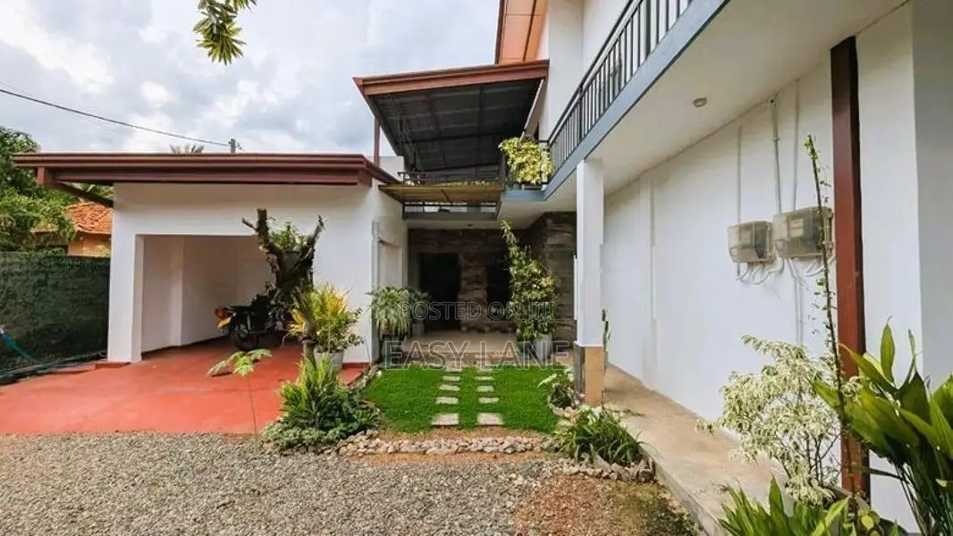 කඩවතින් සුපිරි නව දෙමහල් නිවසක් / CA 13046