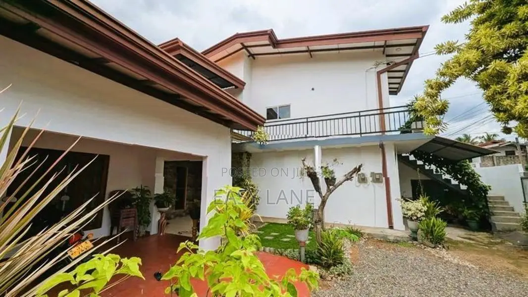 කඩවතින් සුපිරි නව දෙමහල් නිවසක් / CA 13046