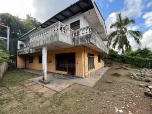 Baththaramulla Pelawaththa Residential Land with House for Sale