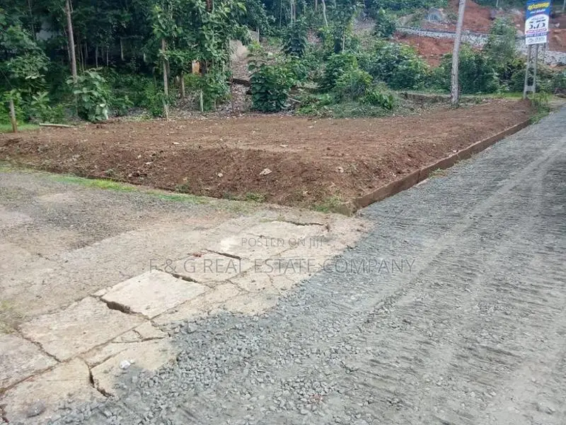 පොකුණුවිට බිම් කොටස්