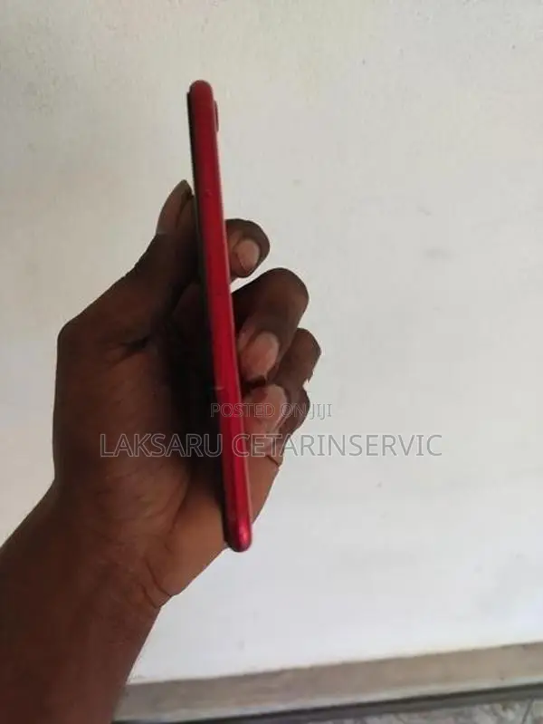Apple iPhone SE 2 (Used)