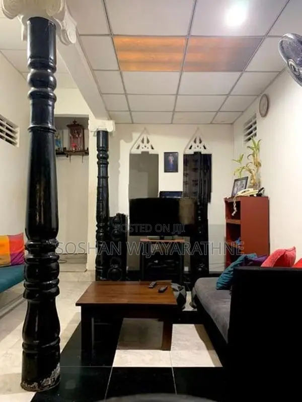 Spacious 5 Bedroom Family Home with Expansion Potential in Athurugiriy