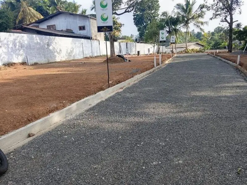 පිළියන්දල 157 පාරට 500m දුරින් අගනා නේවාසික බිම් කොටස්