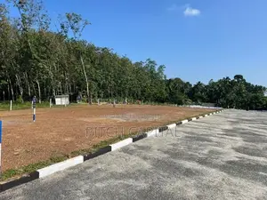 හයිලෙවල් පාර ළඟින්ම ඉඩමක් කොස්ගම
