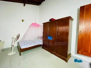 Kaduwela Land with House for Sale