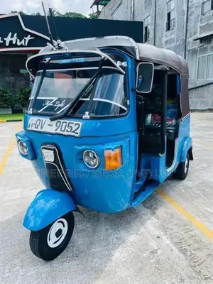 Bajaj RE 2010