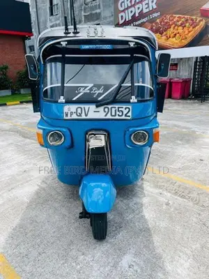 Bajaj RE 2010