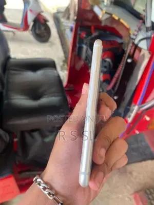 Apple iPhone 8 (Used)