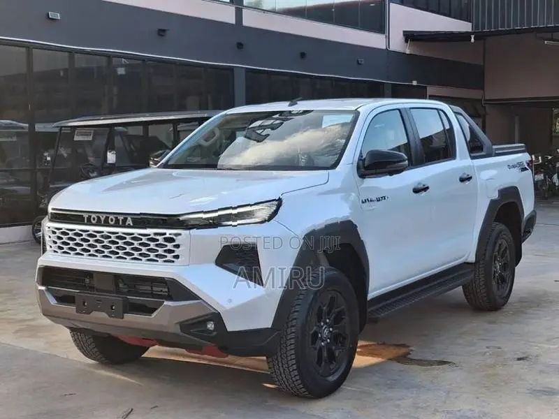 Toyota Hilux travo overland plus 2025