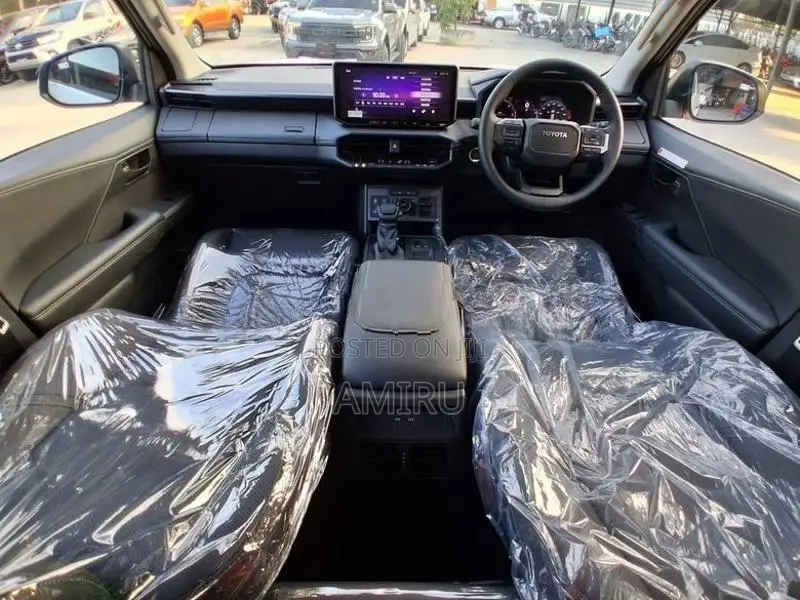 Toyota Hilux travo overland plus 2025
