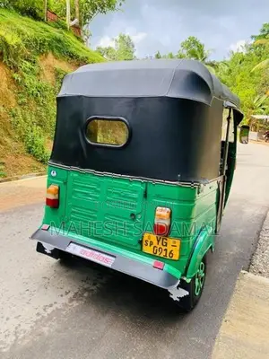 Bajaj RE 2015