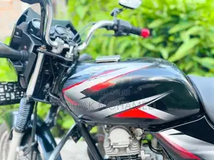 Bajaj CT100 Blue 2017