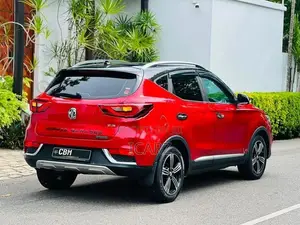 MG ZS Essence Black Top 2021