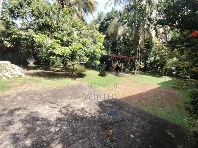 ඉඩමක් කොටිටාව නගරයට ආසන්නව