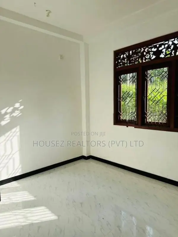 Spacious Dual-Living House for Sale in Ingiriya